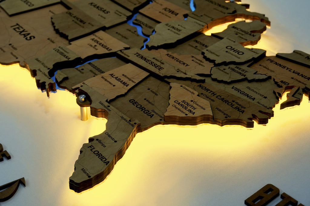 Drewniana mapa USA z LED i rzekami, kolor Light Tree