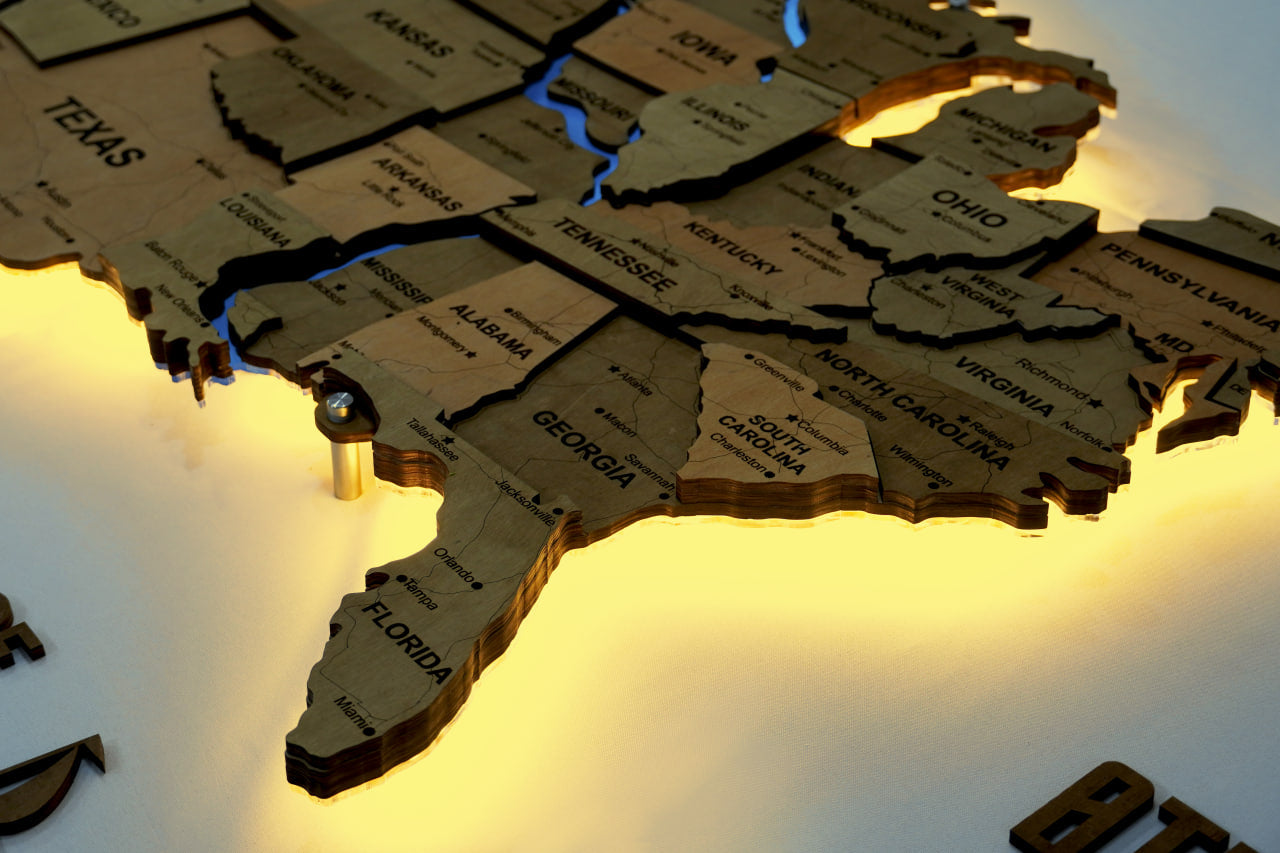 Drewniana mapa USA z LED i rzekami, kolor Light Tree