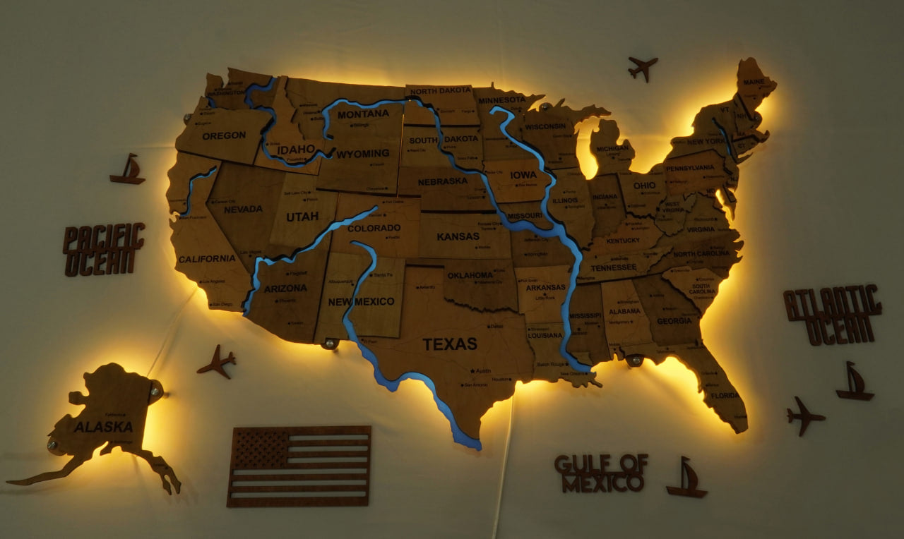 Drewniana mapa USA z LED i rzekami, kolor Light Tree