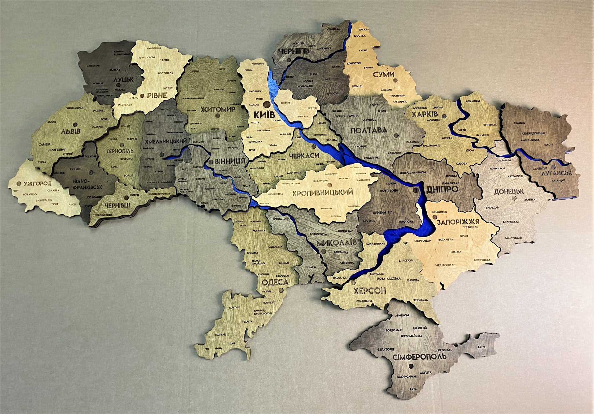 Szczegółowa mapa 3D Ukrainy z rzekami kolor Elis