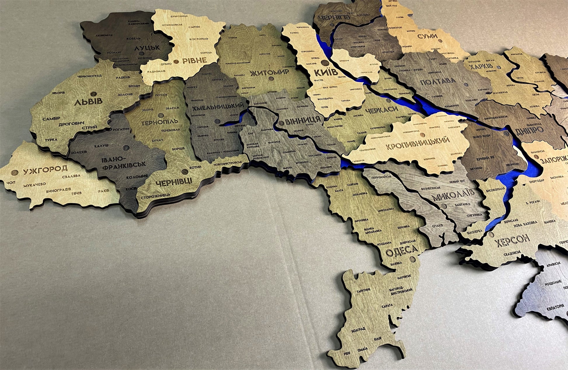 Szczegółowa mapa 3D Ukrainy z rzekami kolor Elis