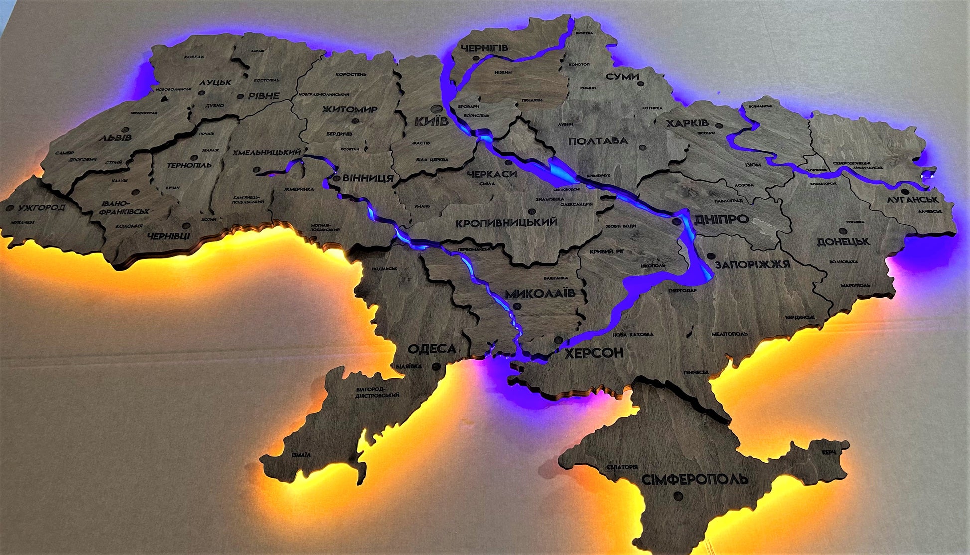 Wielowarstwowa mapa Ukrainy LED z podświetleniem rzek kolor Rosewood 3