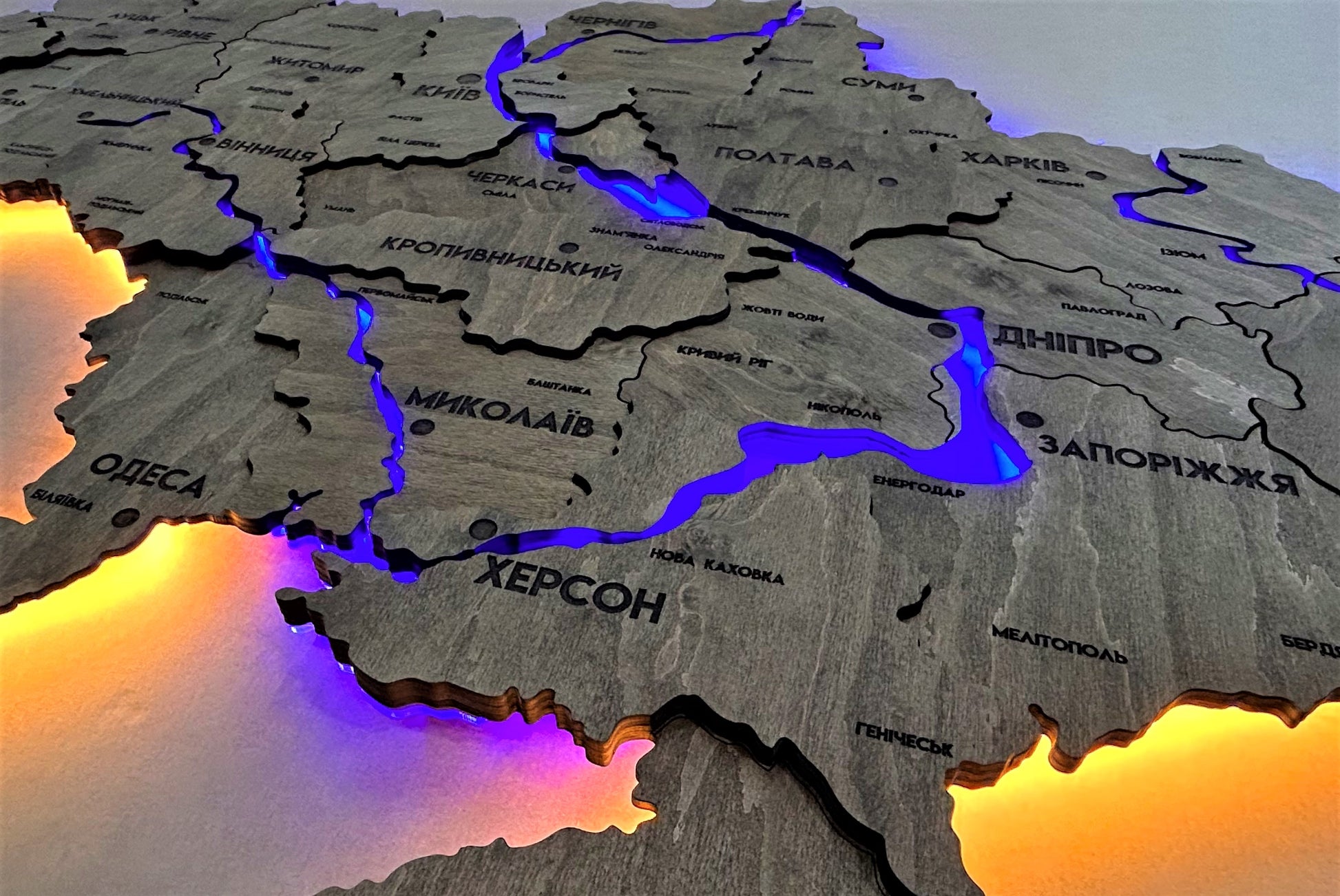 Wielowarstwowa mapa Ukrainy LED z podświetleniem rzek kolor Rosewood 3