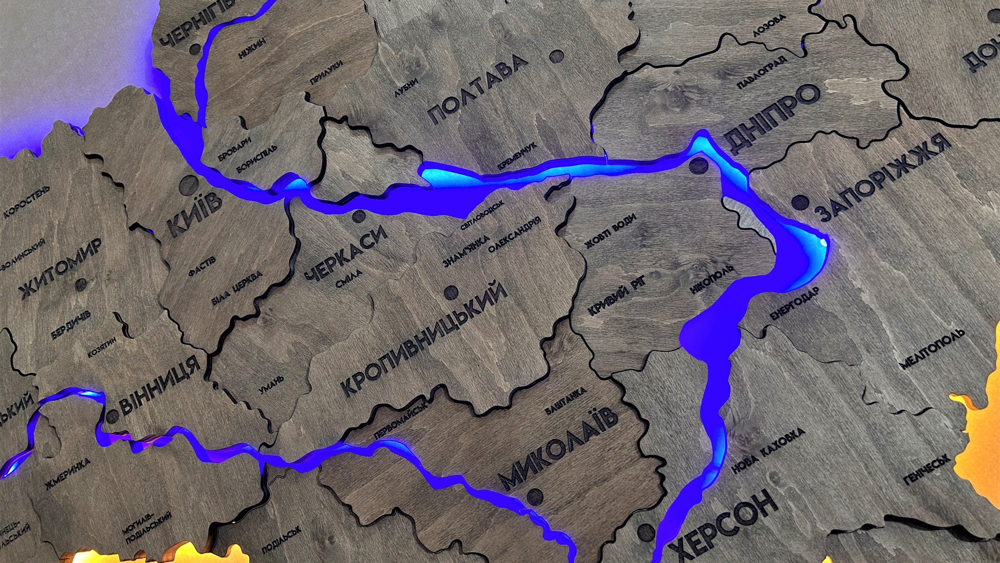 Wielowarstwowa mapa Ukrainy LED z podświetleniem rzek kolor Rosewood 3