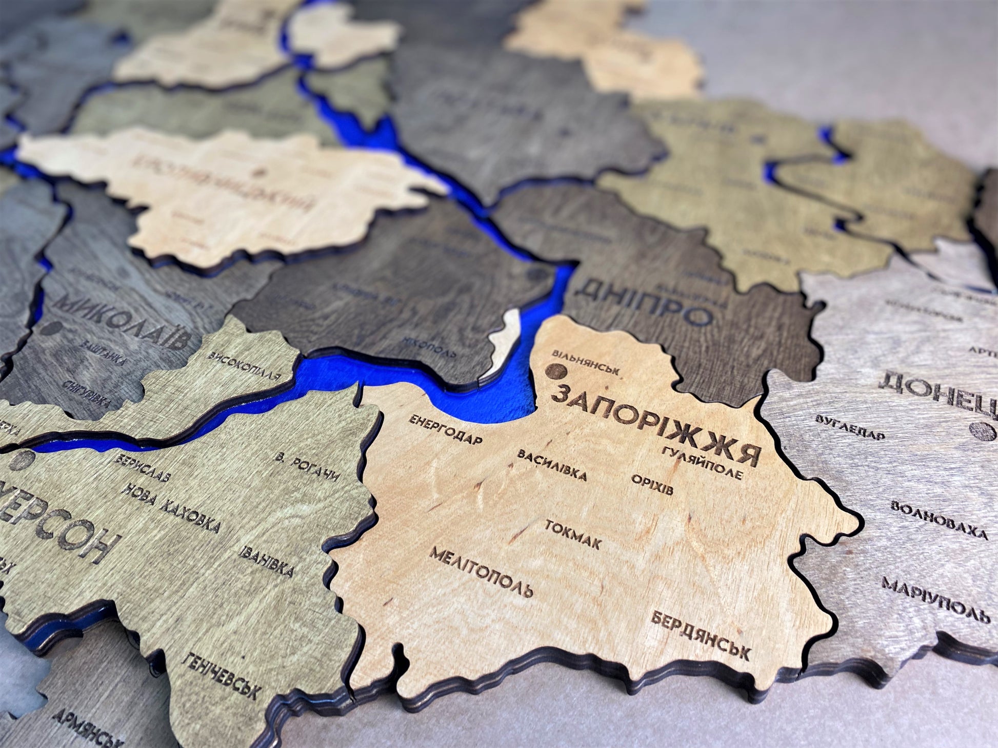 Szczegółowa mapa 3D Ukrainy z rzekami kolor Elis