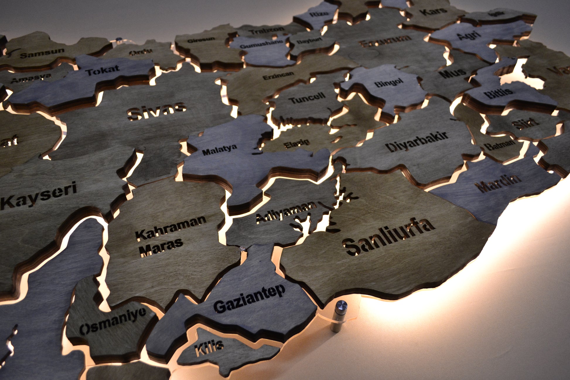 Mapa Turcji LED na szkle akrylowym z podświetleniem między prowincjami kolor Nerium