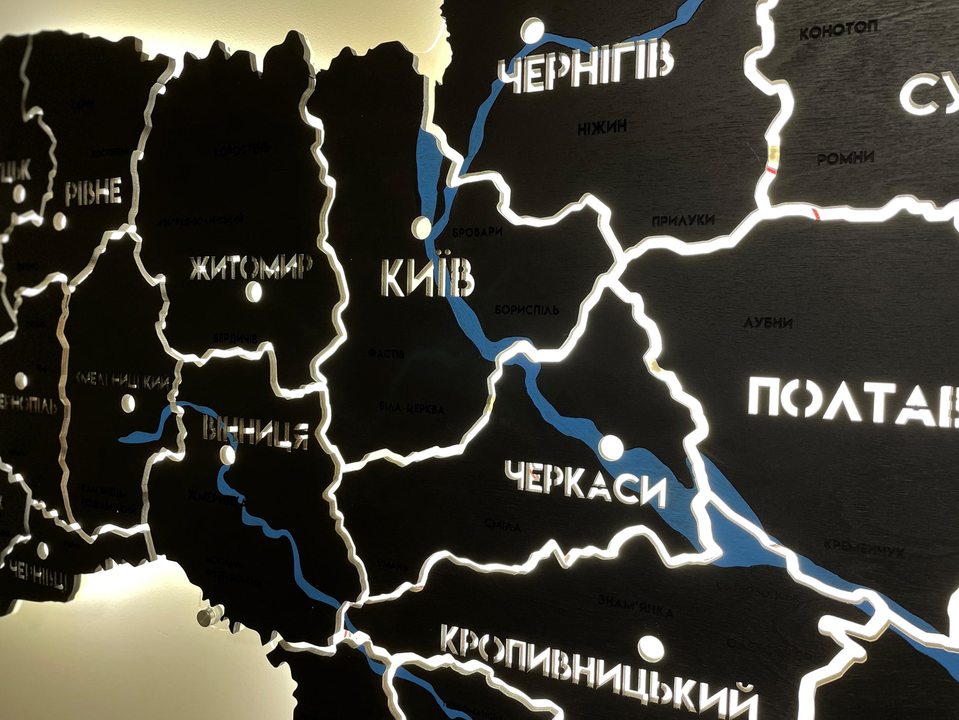 Mapa Ukrainy LED na szkle akrylowym z rzekami i podświetleniem między regionami kolor Black