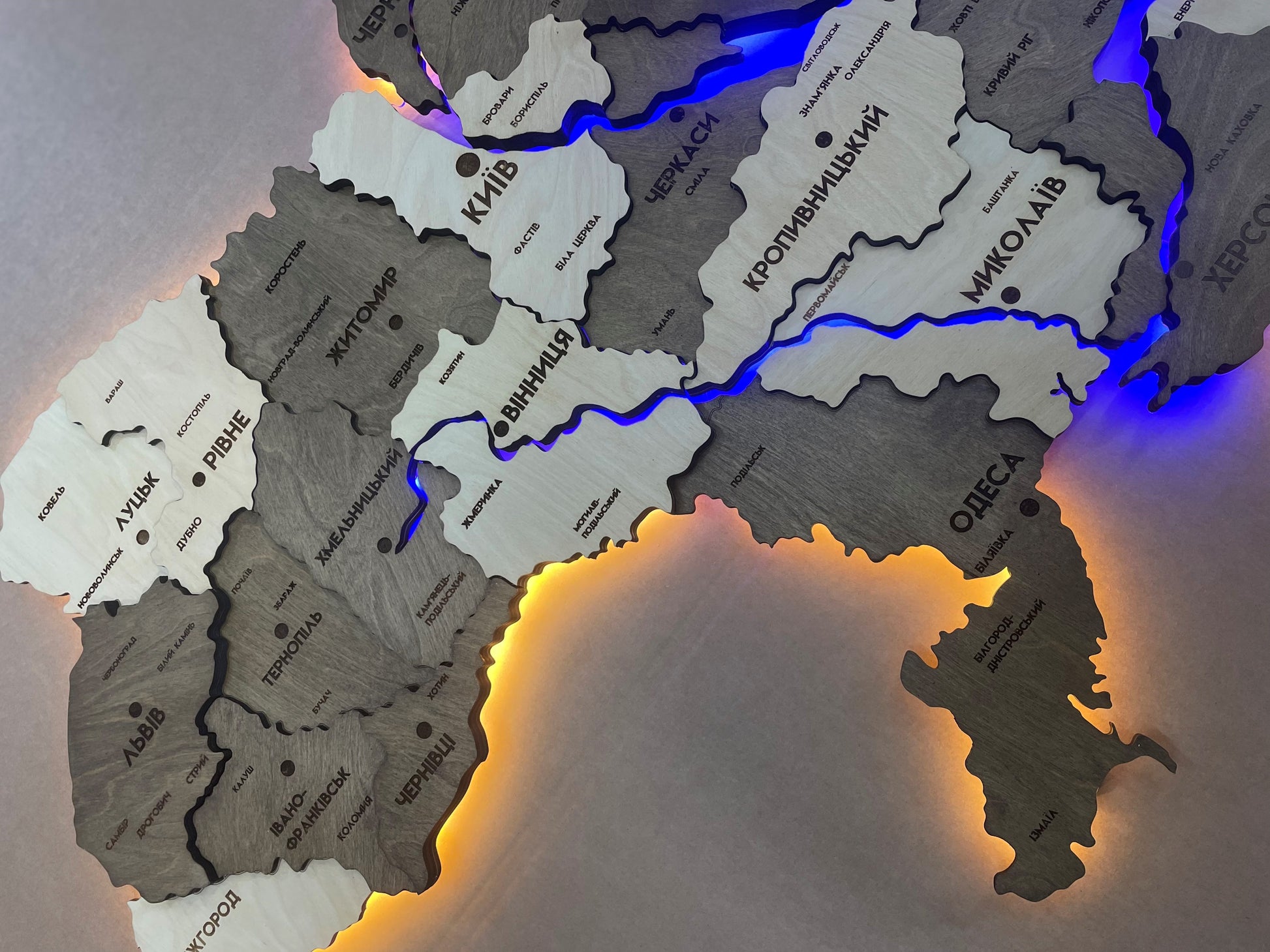 Wielowarstwowa mapa Ukrainy LED z podświetleniem rzek kolor Cinnamon