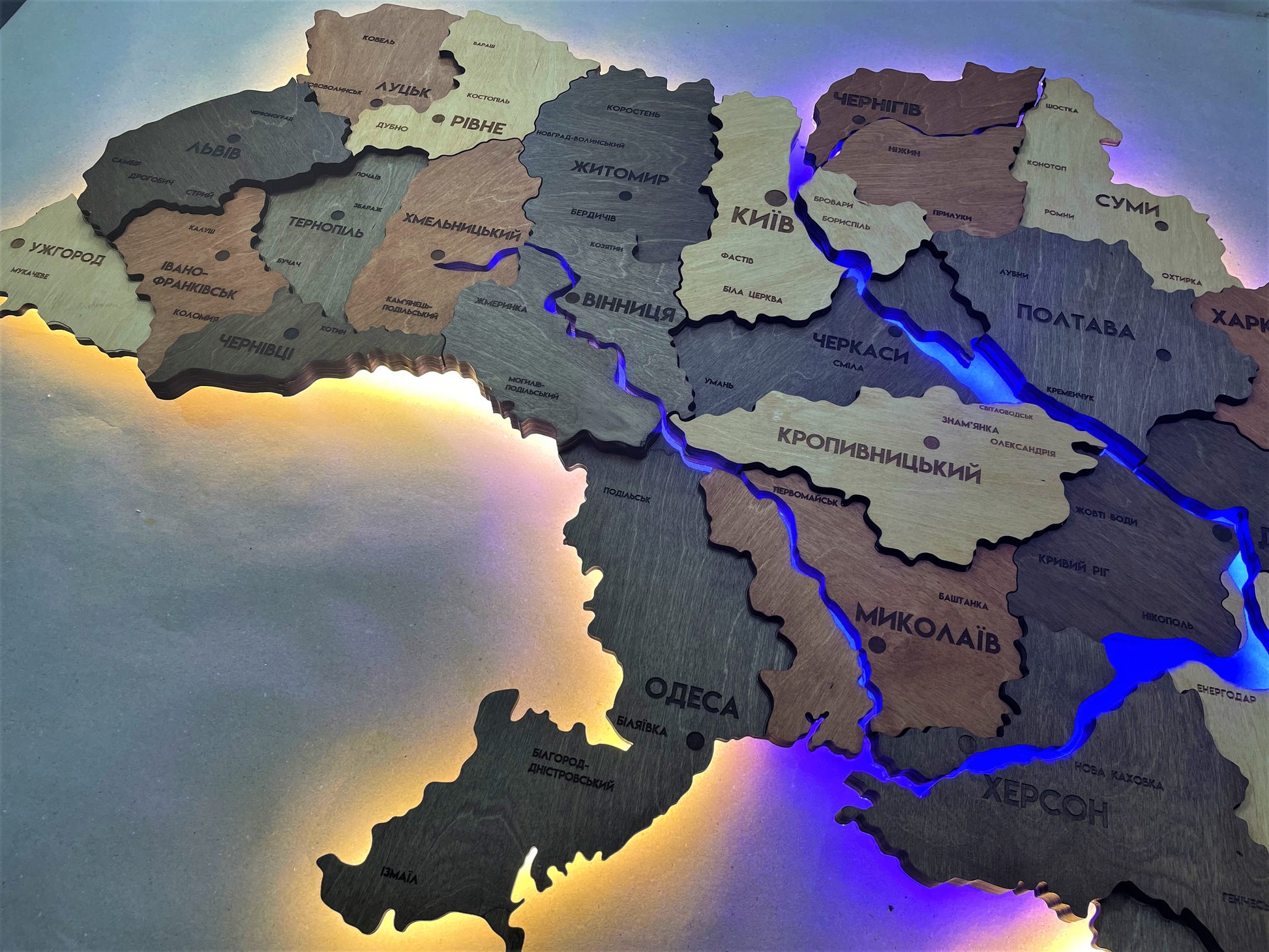 Wielowarstwowa mapa Ukrainy LED z podświetleniem rzek kolor Warm