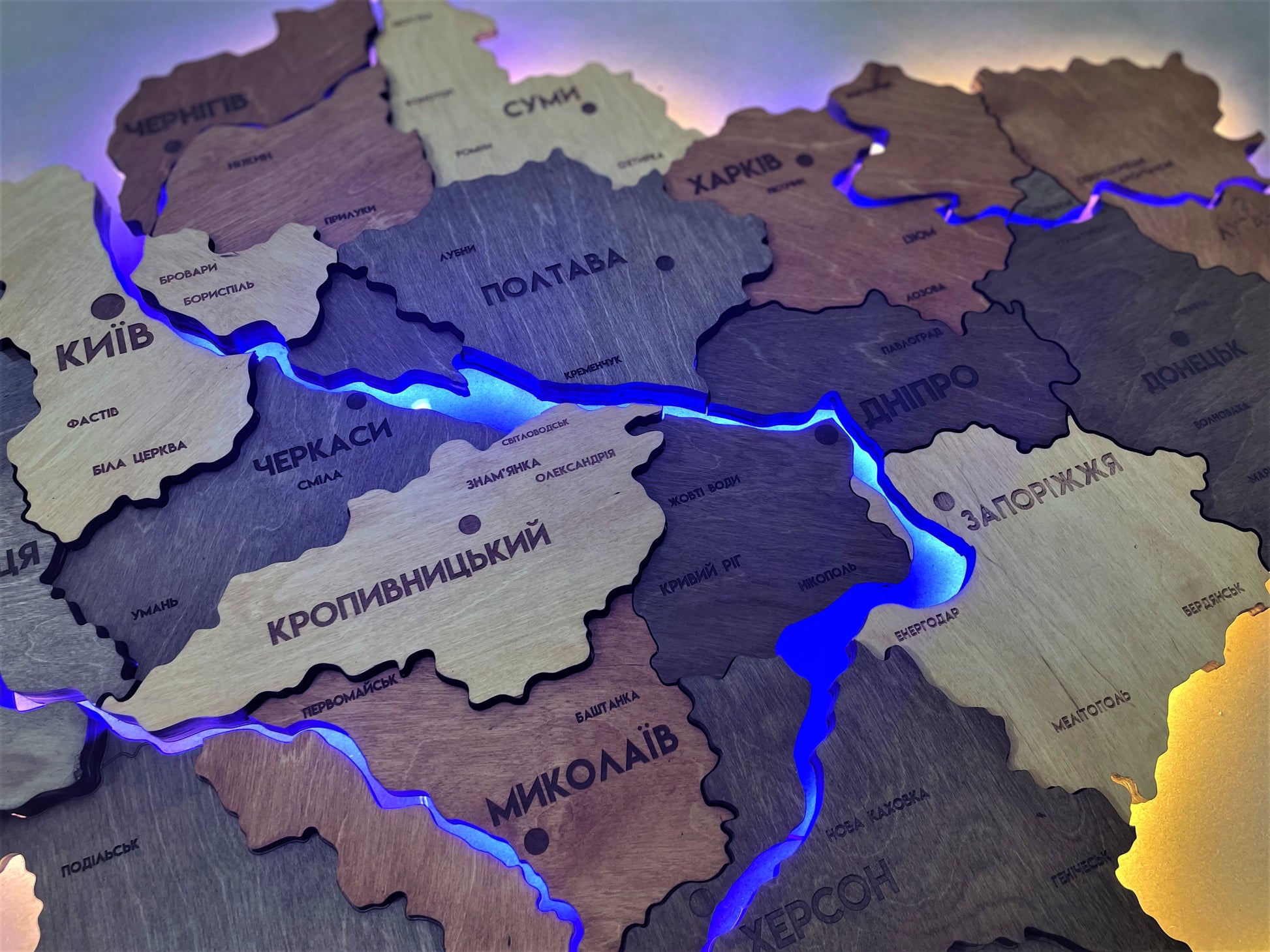 Wielowarstwowa mapa Ukrainy LED z podświetleniem rzek kolor Warm