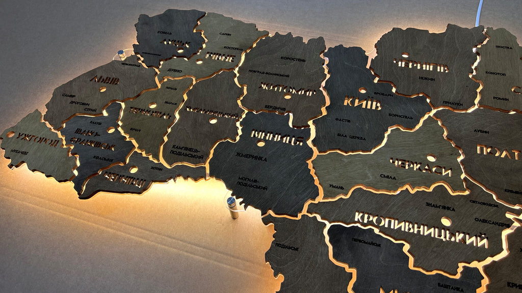 Mapa Ukrainy LED na szkle akrylowym z podświetleniem między regionami kolor Helsinki