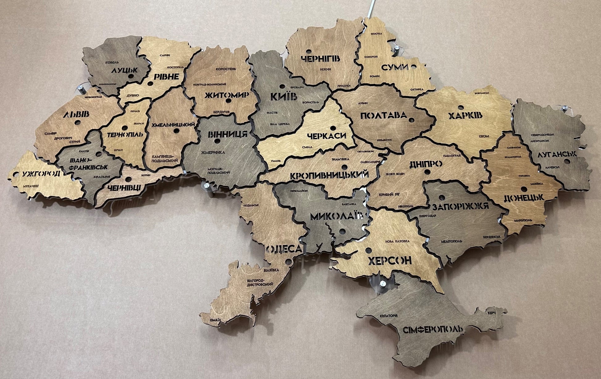 Mapa Ukrainy LED na szkle akrylowym z podświetleniem między regionami kolor Helsinki