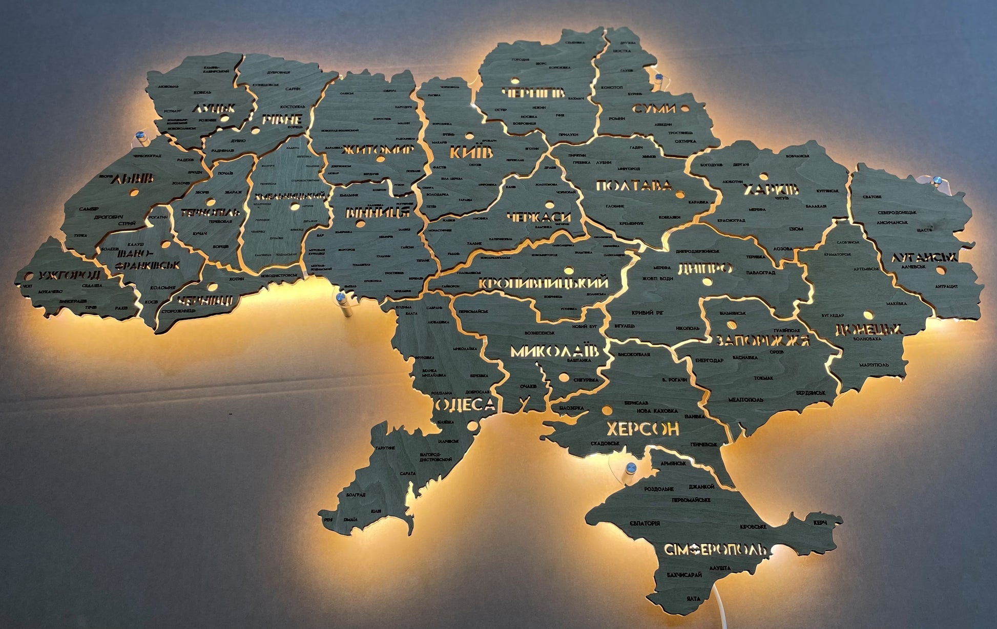 Szczegółowa mapa Ukrainy LED na szkle akrylowym z podświetleniem między regionami kolor Oak