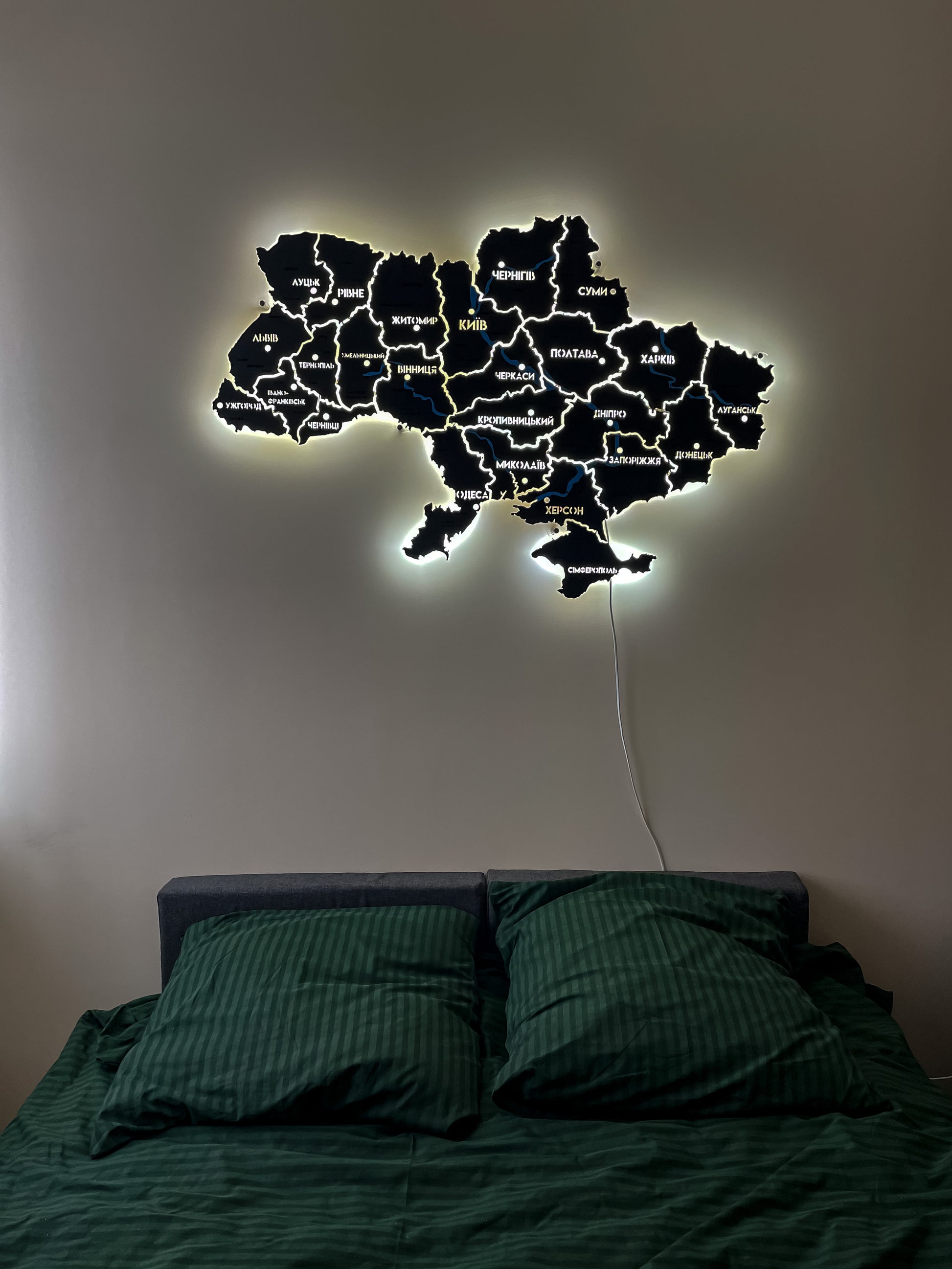 Mapa Ukrainy LED na szkle akrylowym z rzekami i podświetleniem między regionami kolor Black