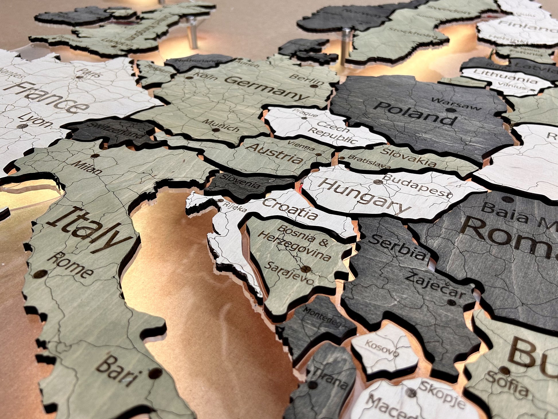 Mapa Europy LED na szkle akrylowym z podświetleniem między krajami kolor Verde