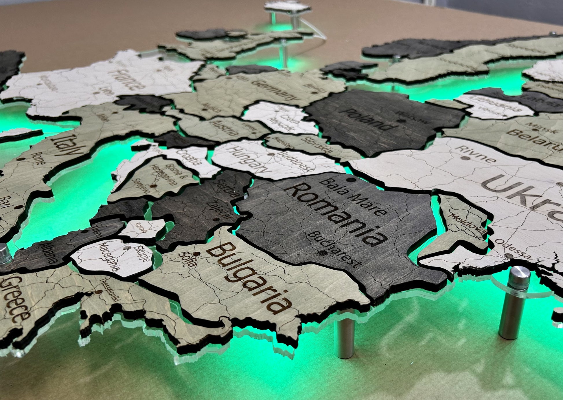 Mapa Europy LED RGB na szkle akrylowym z podświetleniem między krajami kolor Verde