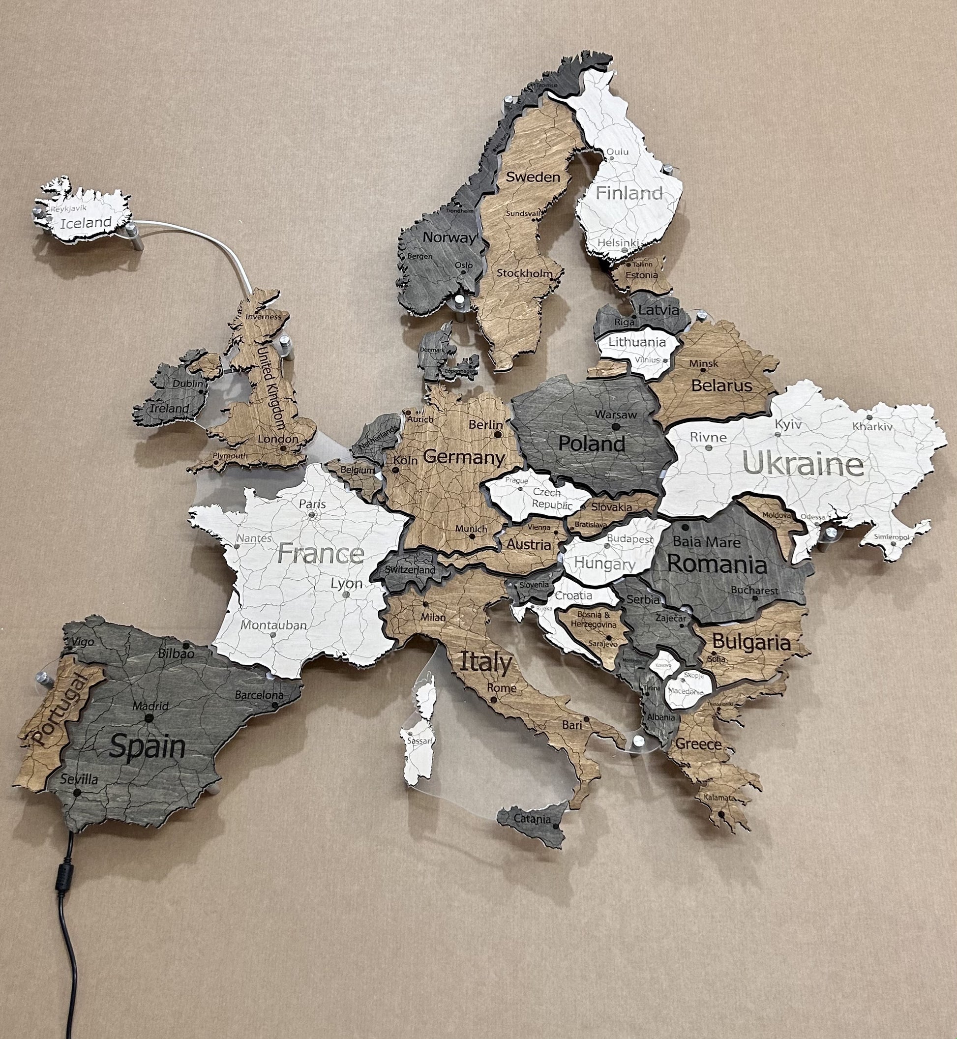 Mapa Europy LED na szkle akrylowym z podświetleniem między krajami kolor Wander