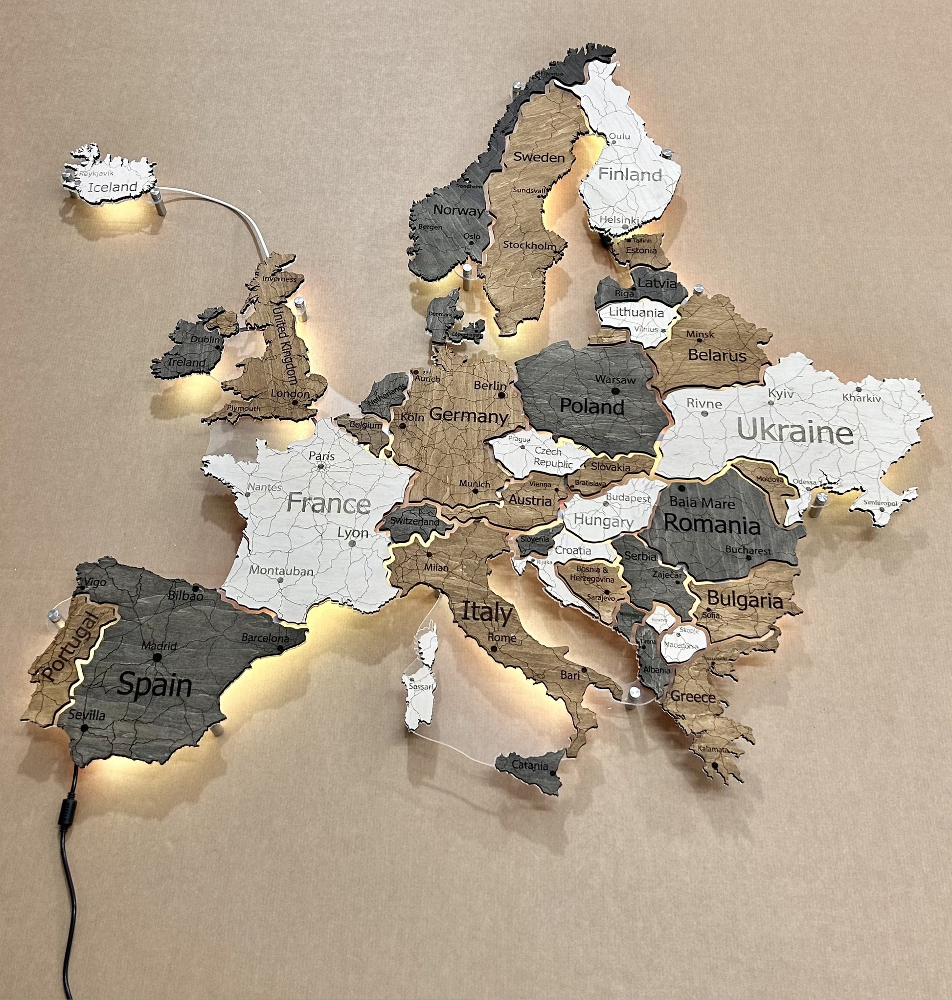 Mapa Europy LED RGB na szkle akrylowym z podświetleniem między krajami kolor Wander