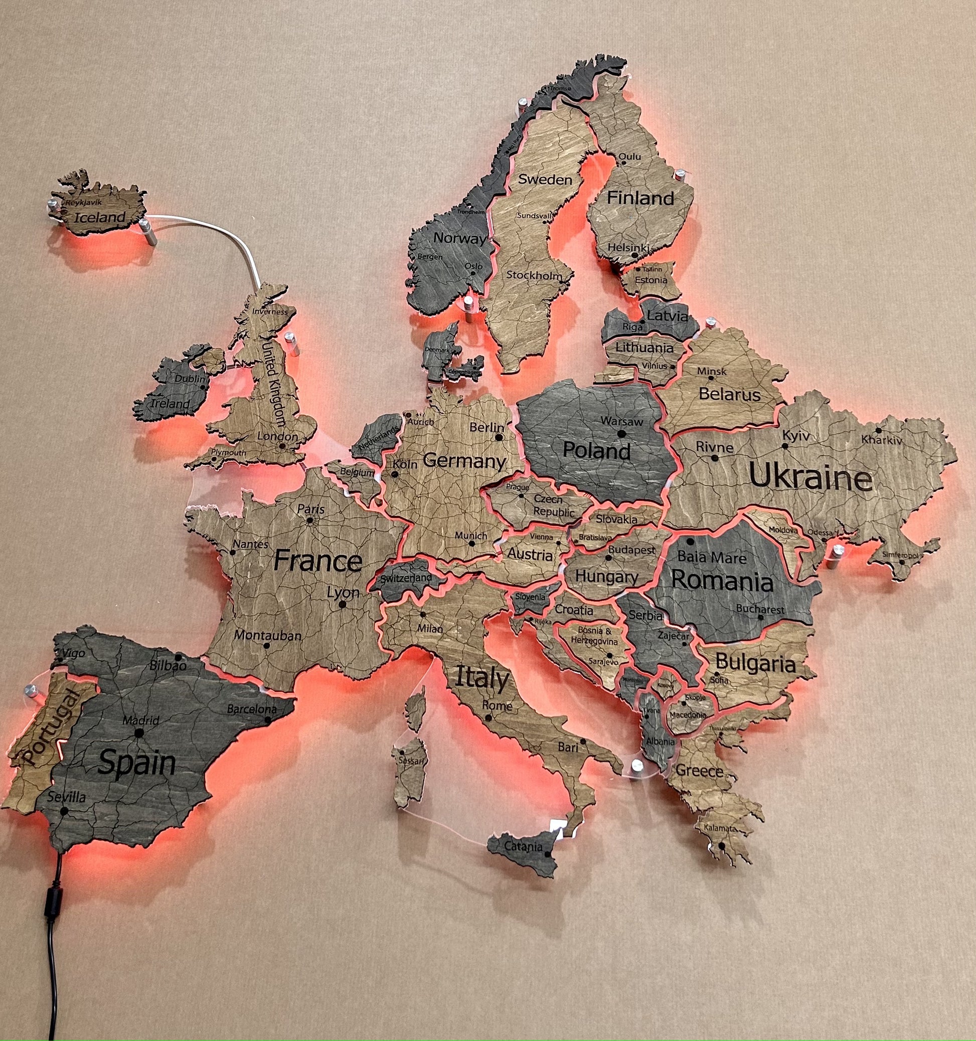 Mapa Europy LED RGB na szkle akrylowym z podświetleniem między krajami kolor Dark Tree