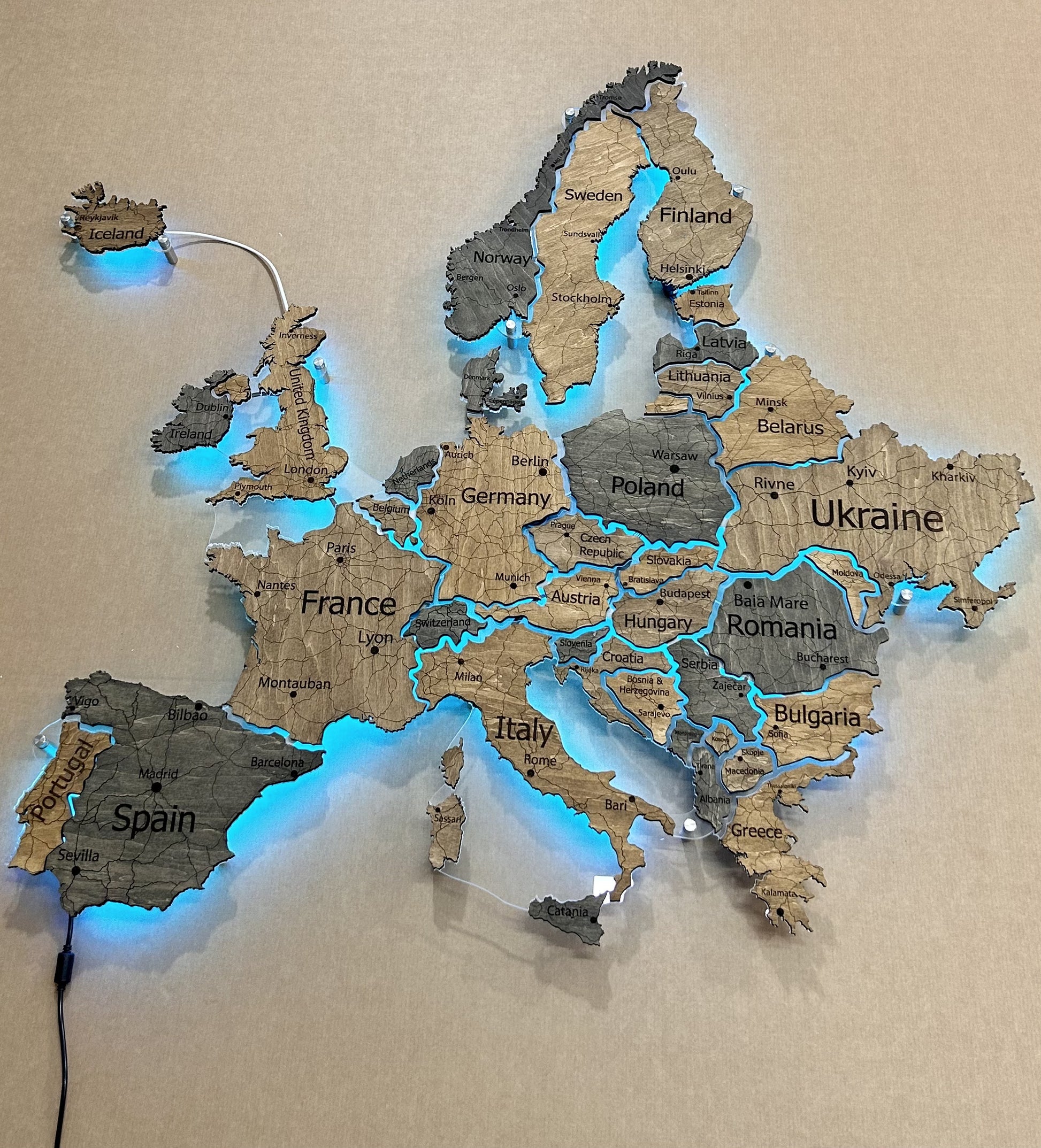 Mapa Europy LED RGB na szkle akrylowym z podświetleniem między krajami kolor Dark Tree