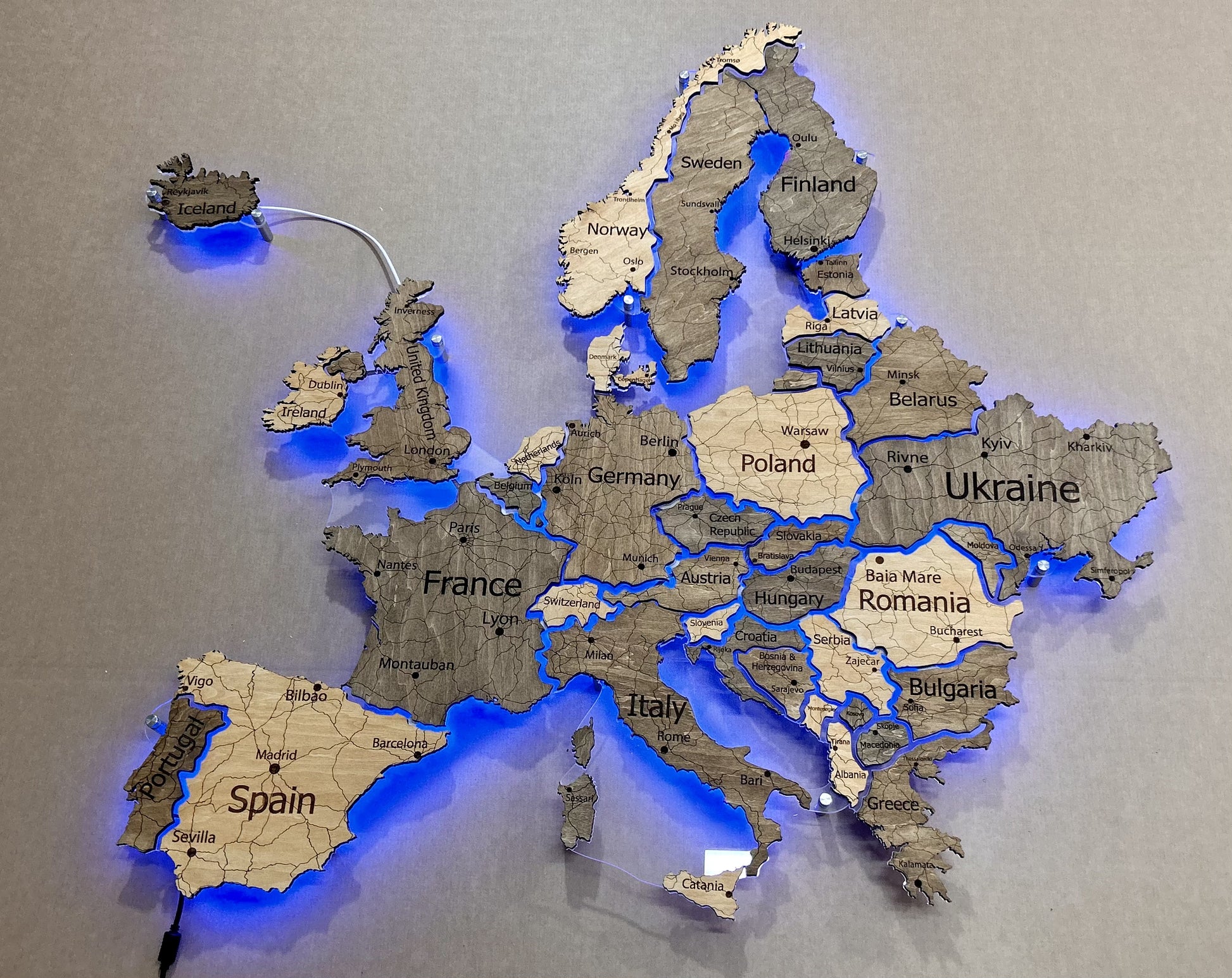 Mapa Europy LED RGB na szkle akrylowym z podświetleniem między krajami kolor Nobel