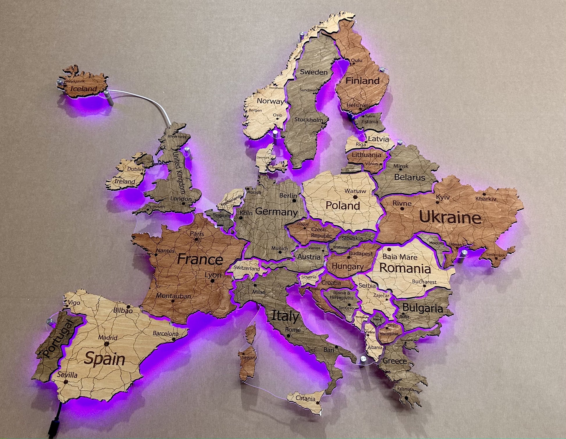 Mapa Europy LED RGB na szkle akrylowym z podświetleniem między krajami kolor Warm