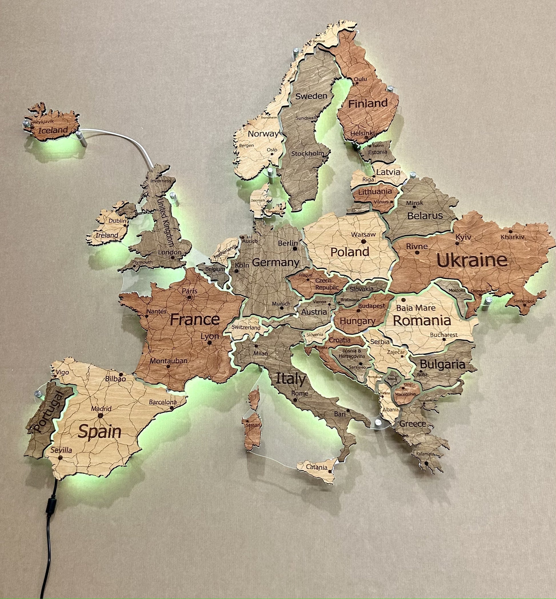 Mapa Europy LED RGB na szkle akrylowym z podświetleniem między krajami kolor Warm