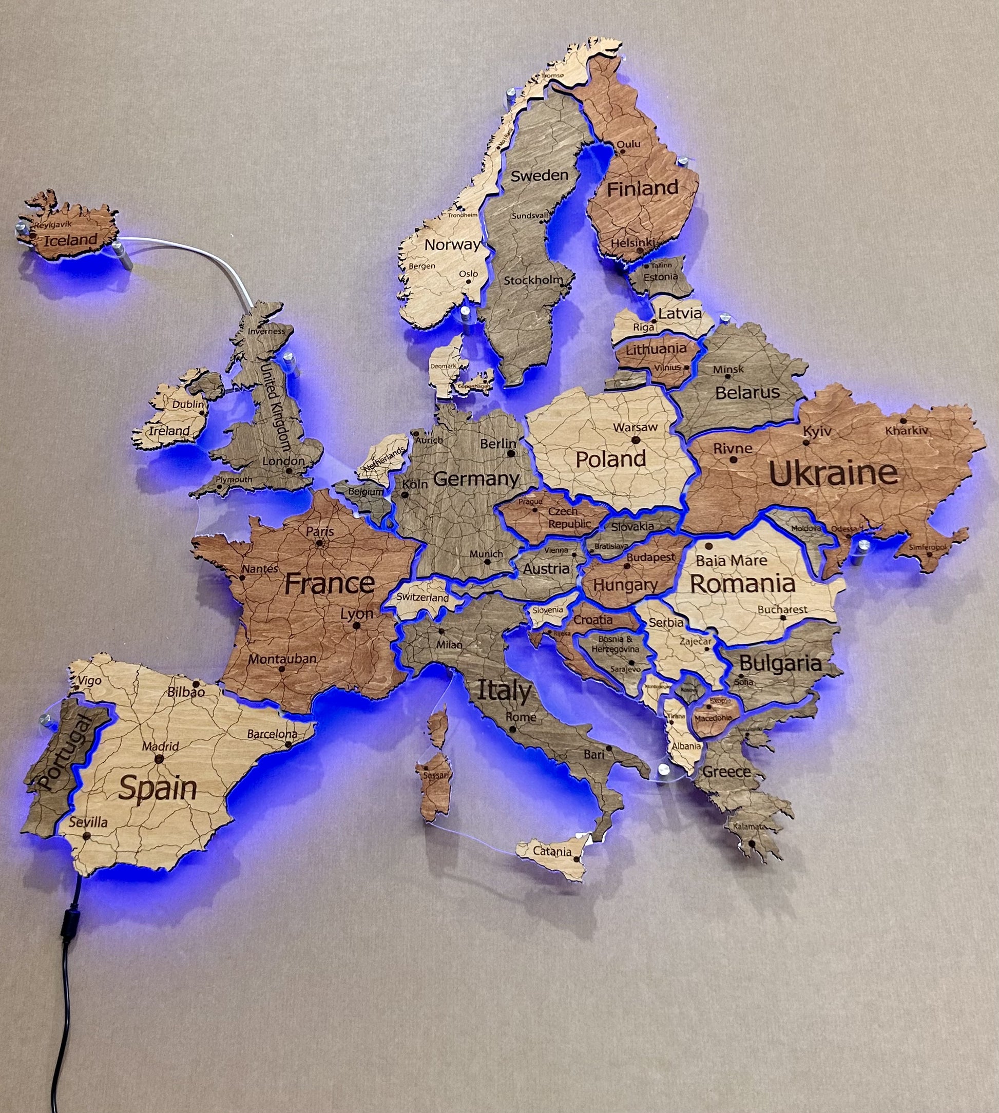 Mapa Europy LED RGB na szkle akrylowym z podświetleniem między krajami kolor Warm