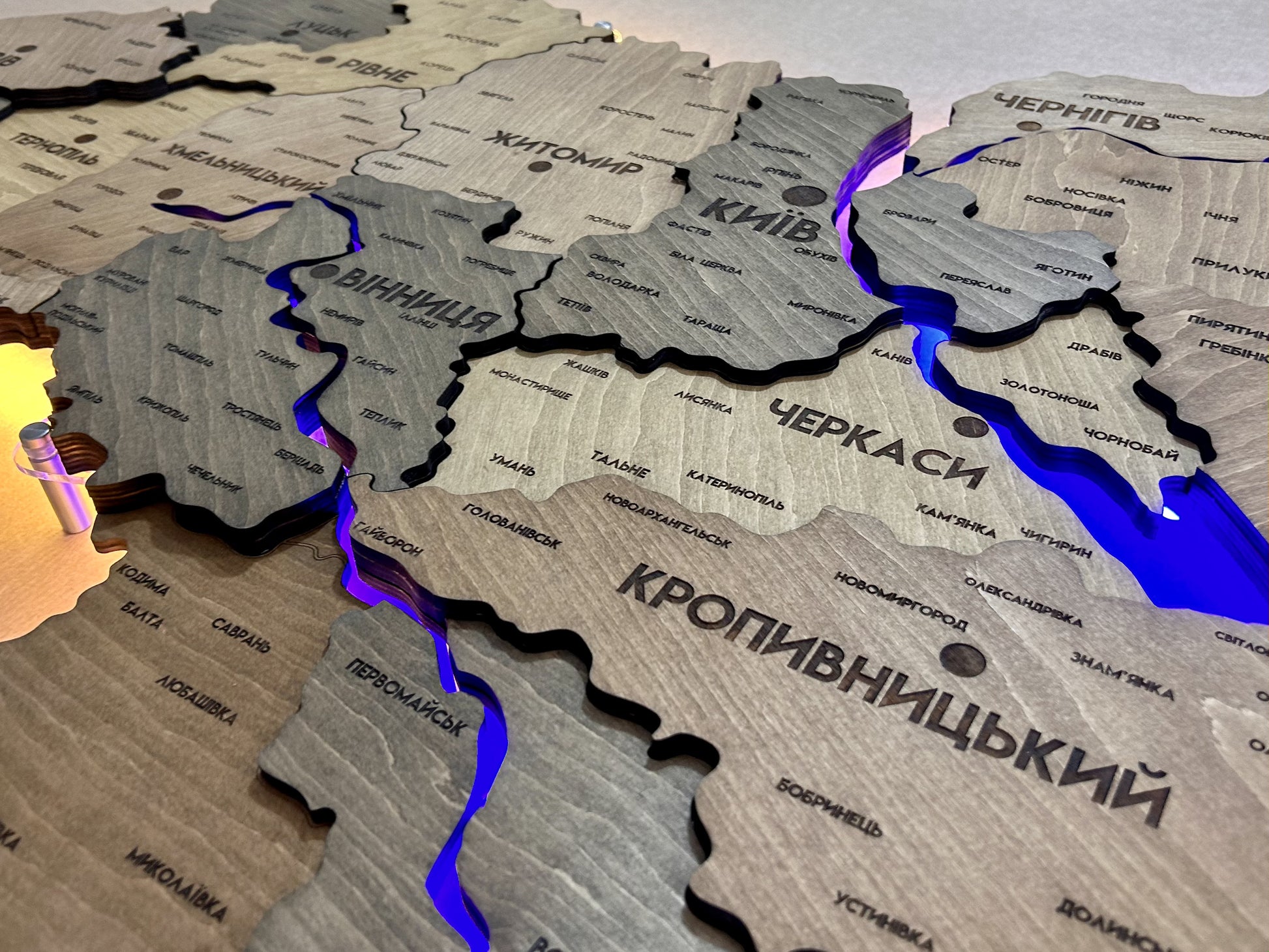 Wielowarstwowa mapa Ukrainy LED z podświetleniem rzek kolor Helsinki