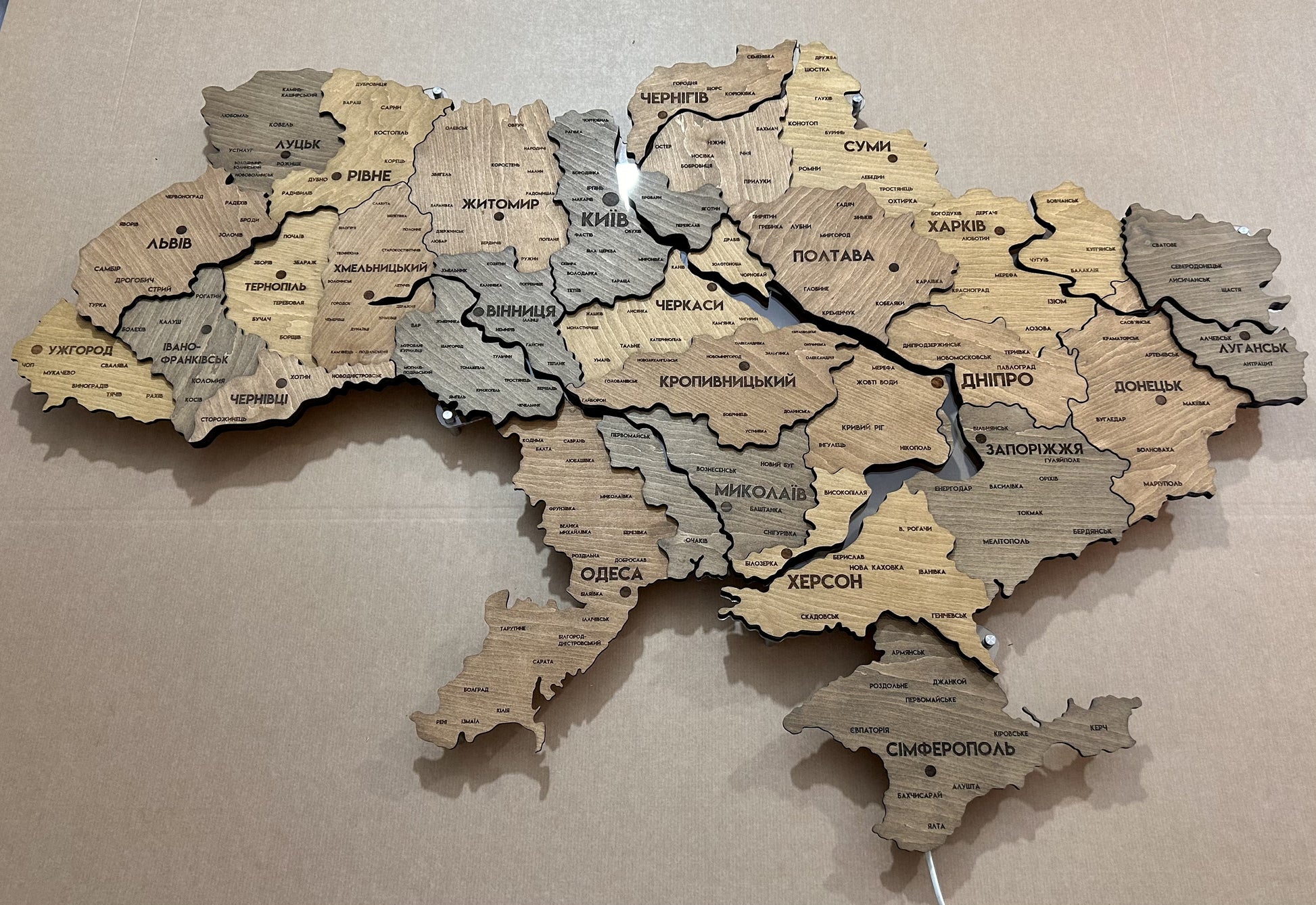 Wielowarstwowa mapa Ukrainy LED z podświetleniem rzek kolor Helsinki
