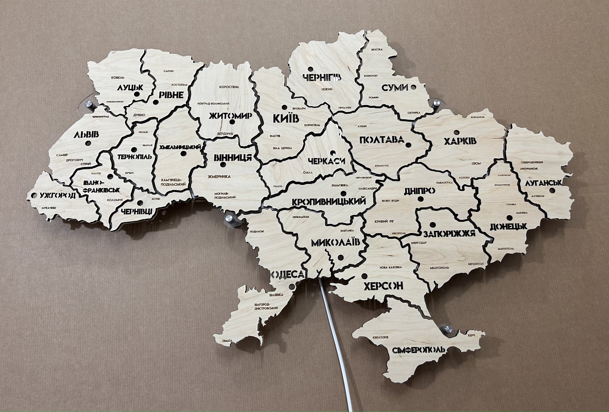 Mapa Ukrainy LED na szkle akrylowym z podświetleniem między regionami kolor Natural