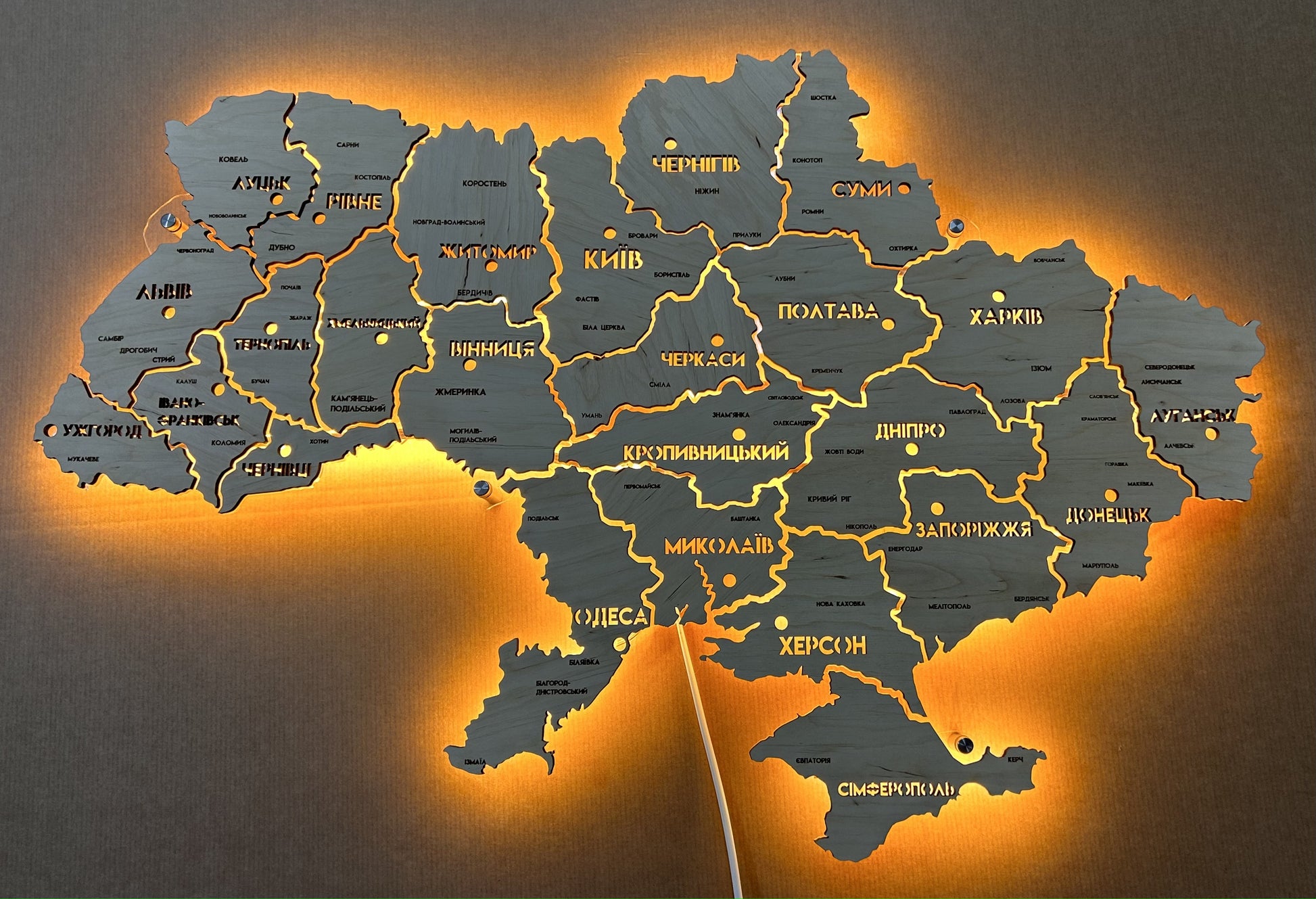 Mapa Ukrainy LED na szkle akrylowym z podświetleniem między regionami kolor Natural