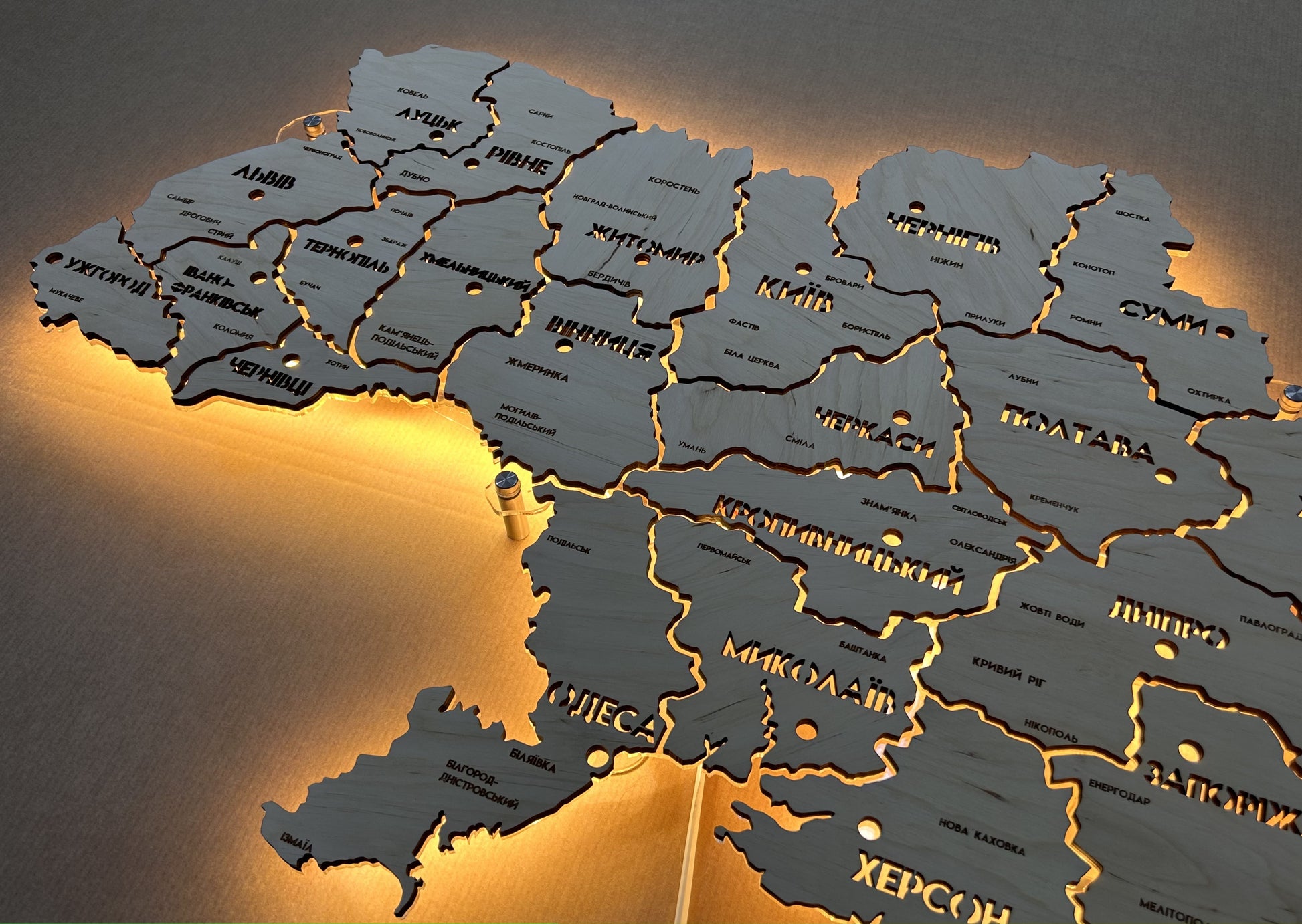 Mapa Ukrainy LED na szkle akrylowym z podświetleniem między regionami kolor Natural