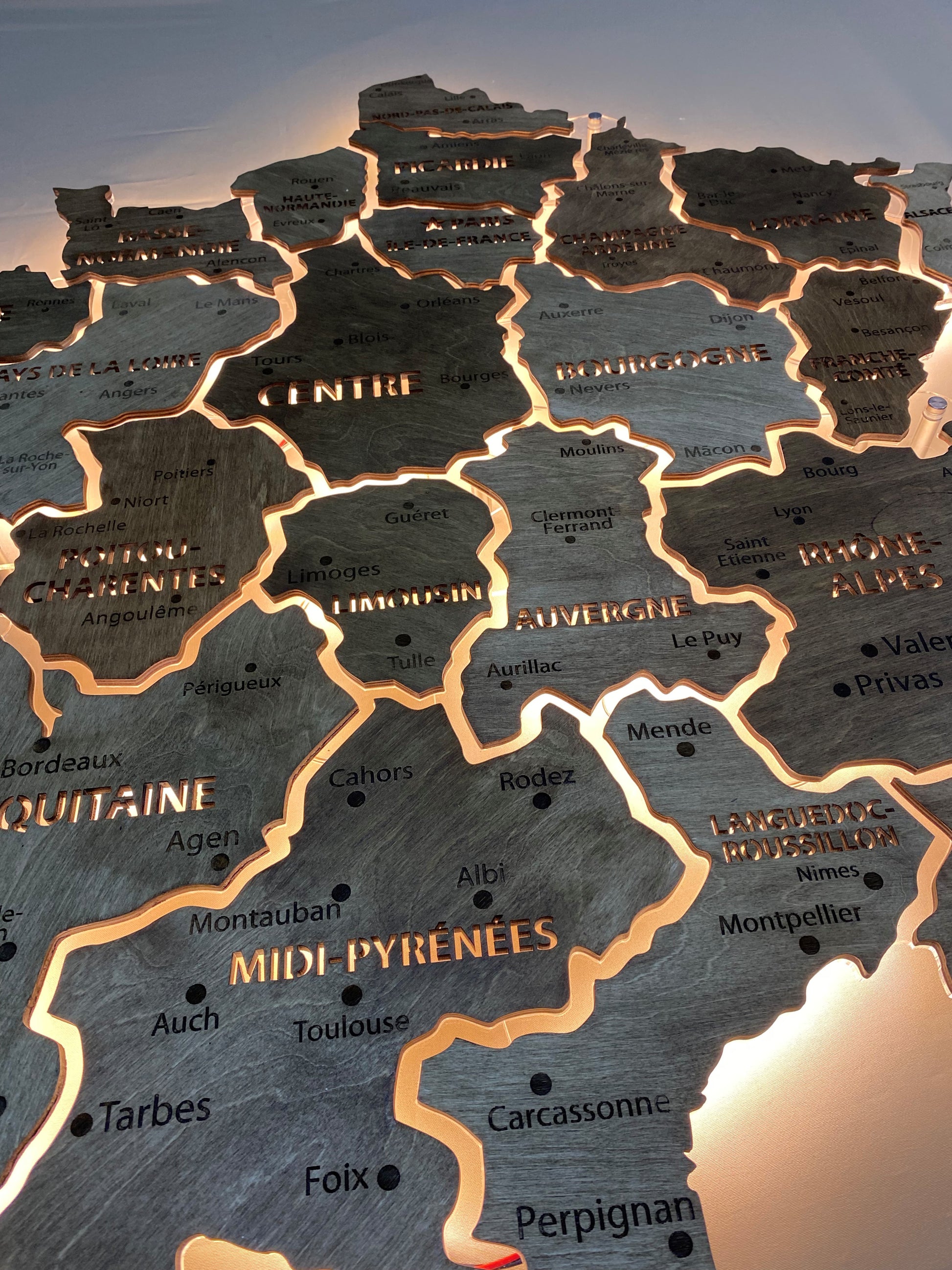 Mapa Francji LED na szkle akrylowym z podświetleniem między regionami kolor Baguette