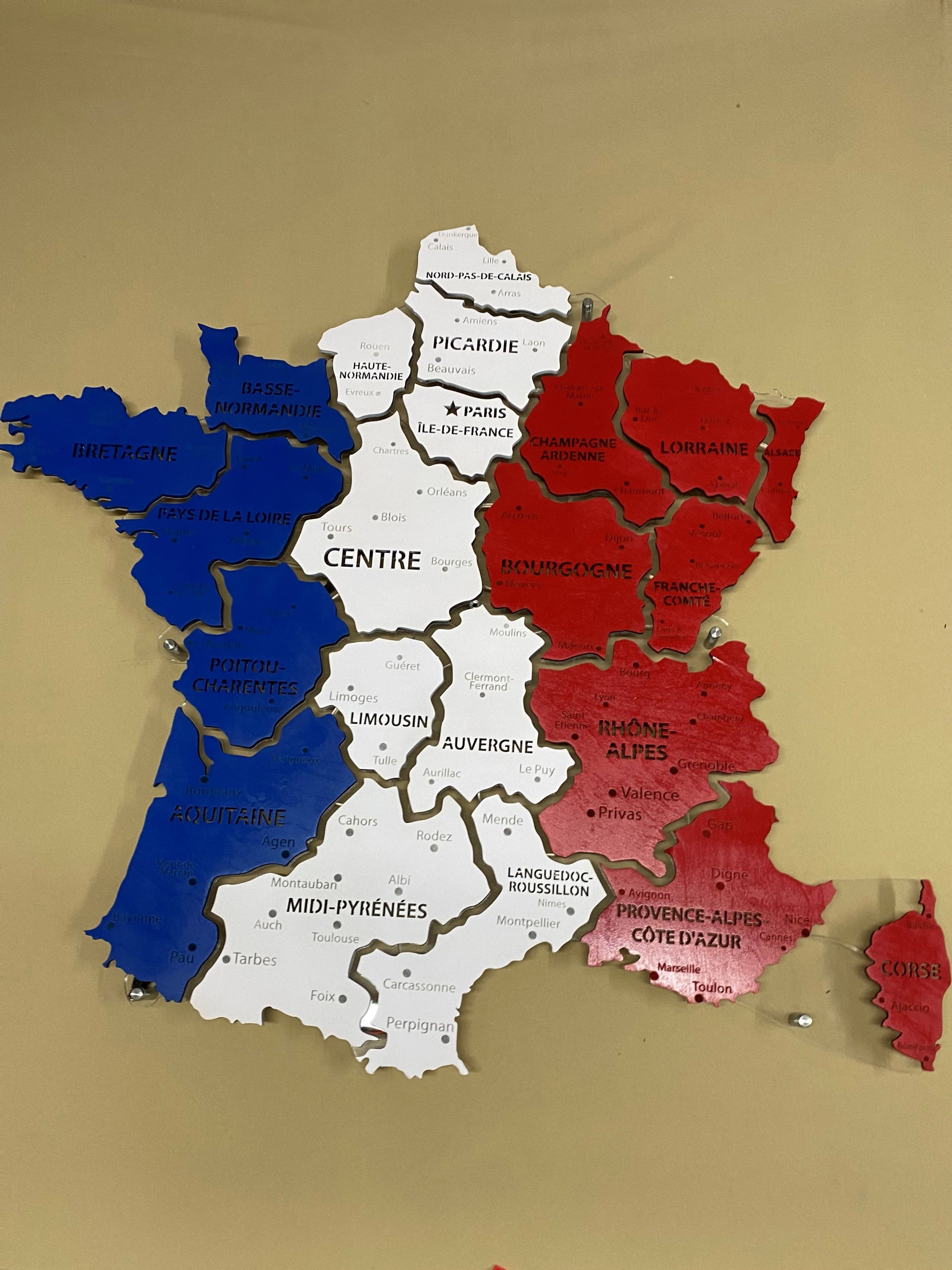 Mapa Francji LED na szkle akrylowym z podświetleniem między regionami kolor Flag