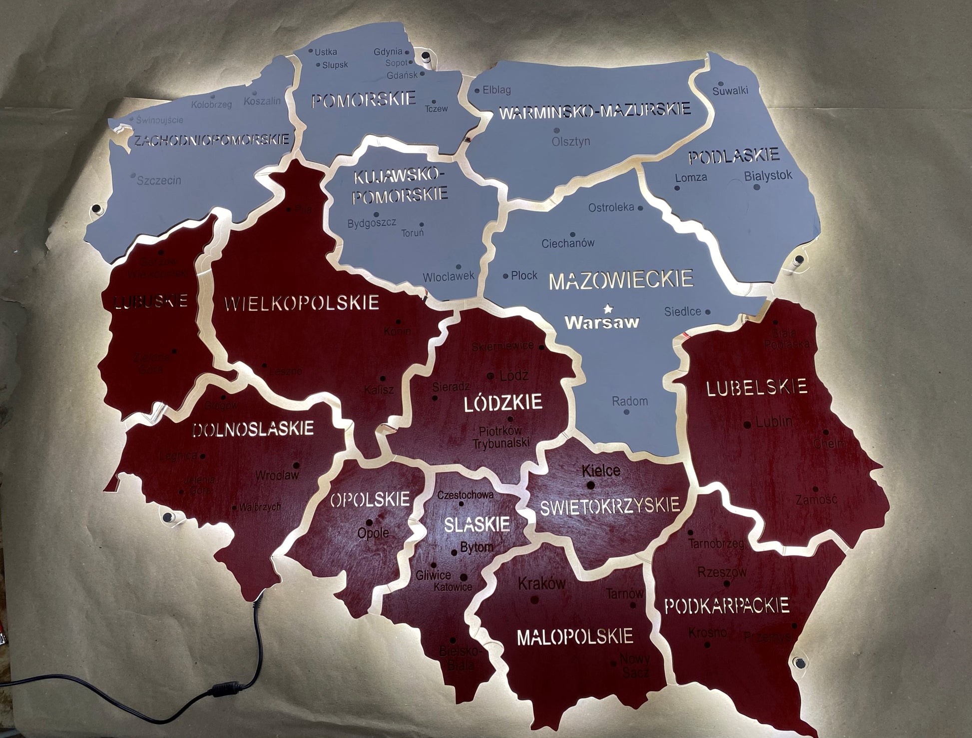 Mapa Polski LED na szkle akrylowym z podświetleniem między województwami kolor Flag