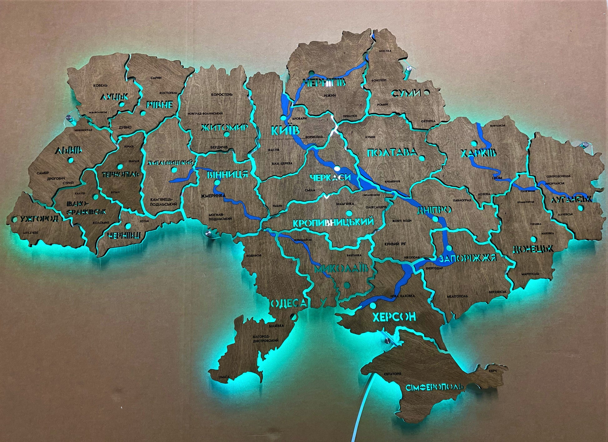 Mapa Ukrainy LED RGB na szkle akrylowym z rzekami i podświetleniem między regionami kolor Venge 1