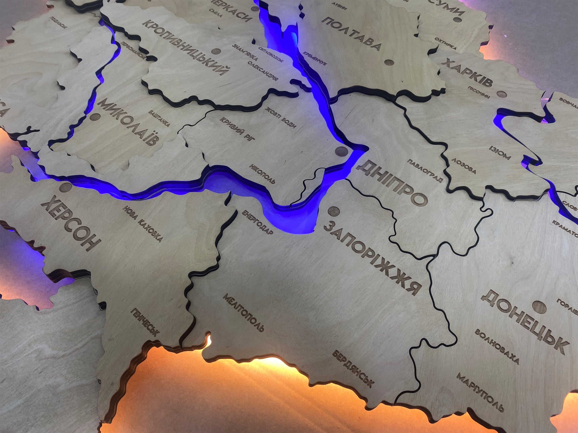 Wielowarstwowa mapa Ukrainy LED z podświetleniem rzek kolor Natural