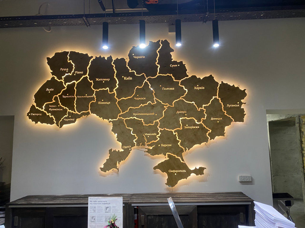 Mapa Ukrainy LED na szkle akrylowym z podświetleniem między regionami kolor Nut